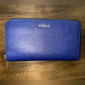 Furla all zip around wallet